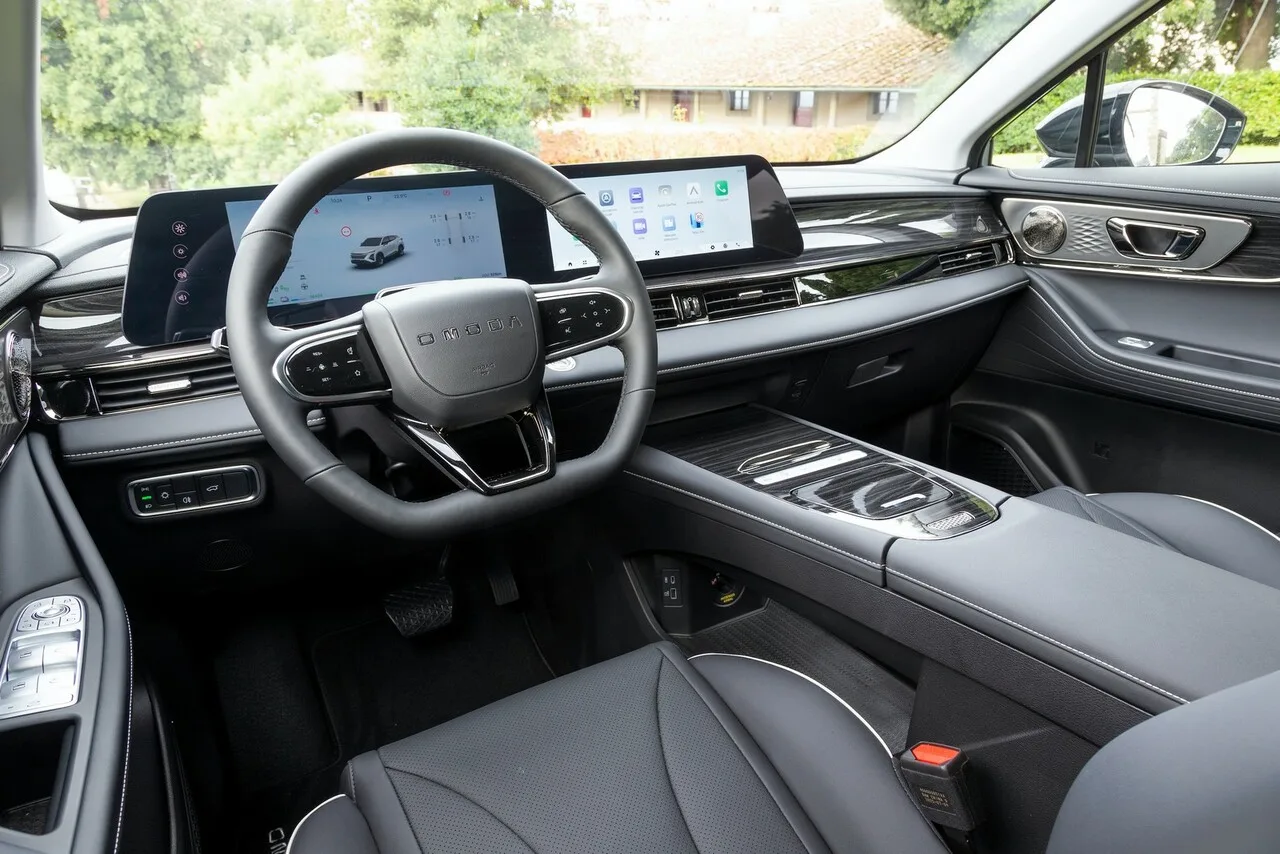 OMODA 5 PREMIUM — foto 2